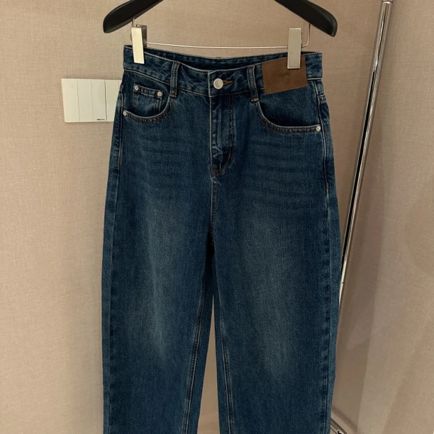 秋原瞳-摩登廓形抓绒牛仔裤2024年冬温暖佰搭直筒阔腿牛仔裤女