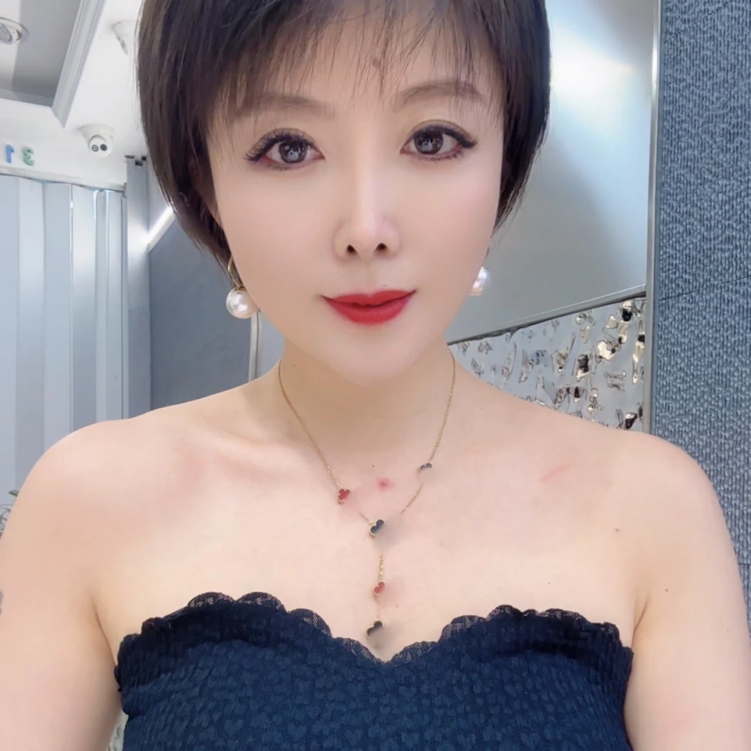 钛钢项链 华姐同款四朵花项链