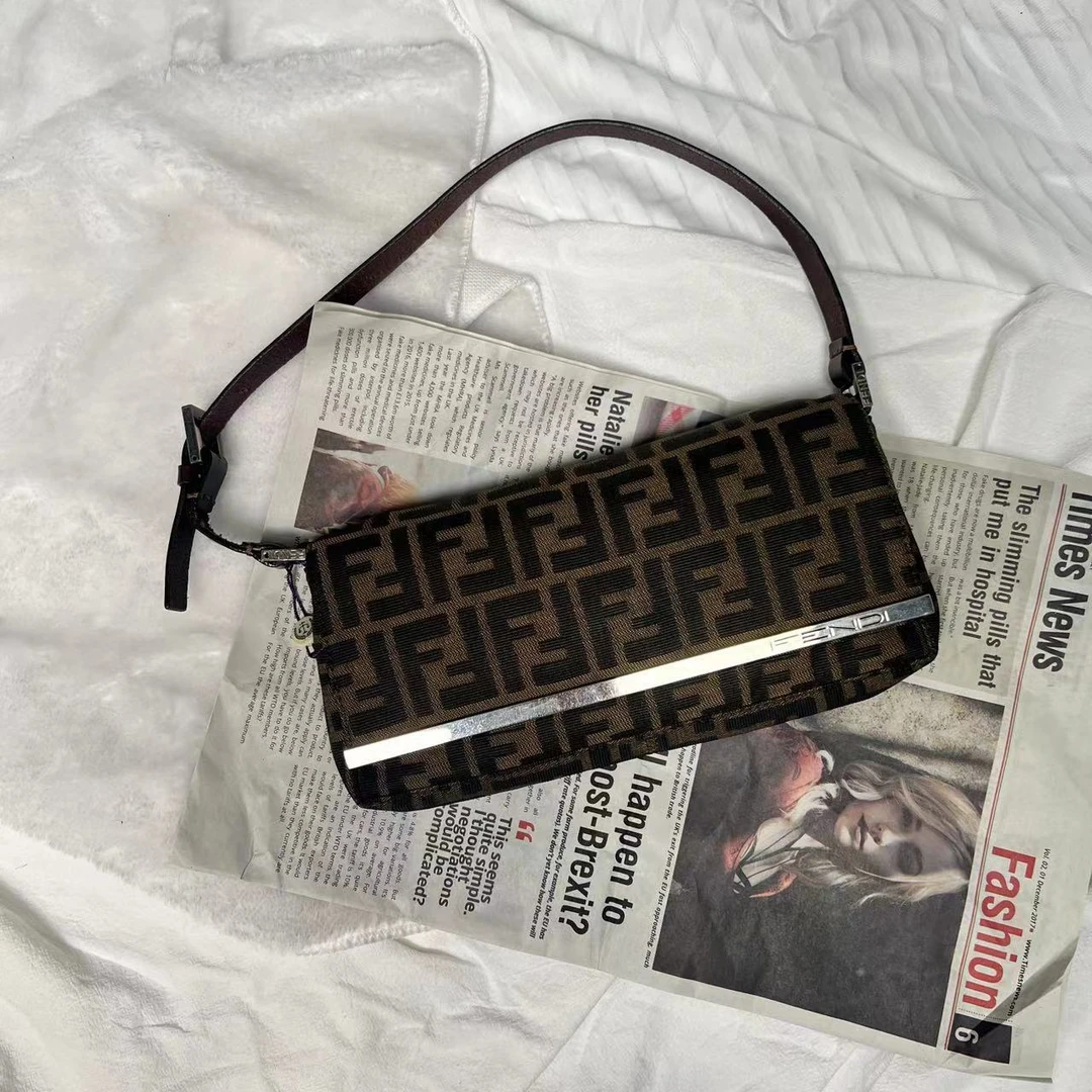 95新 FENDI/芬迪 坚诚奢品/fendi单肩包/3999