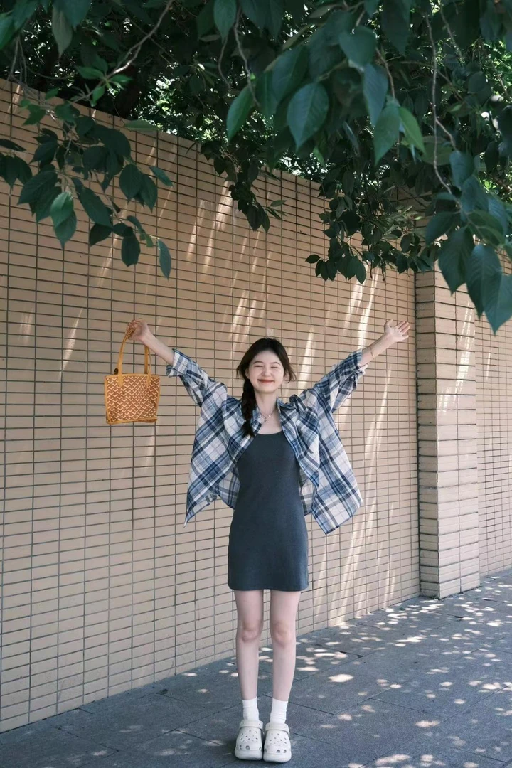 2024夏季新款薄款长袖格子衬衫女袖吊带中长款连衣裙女修身套装