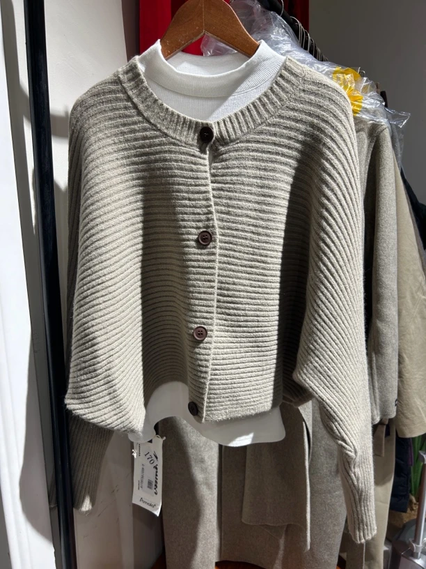 长袖毛衣爆款秋季设计感小众短款显腿长复古气质针织开衫百搭上衣