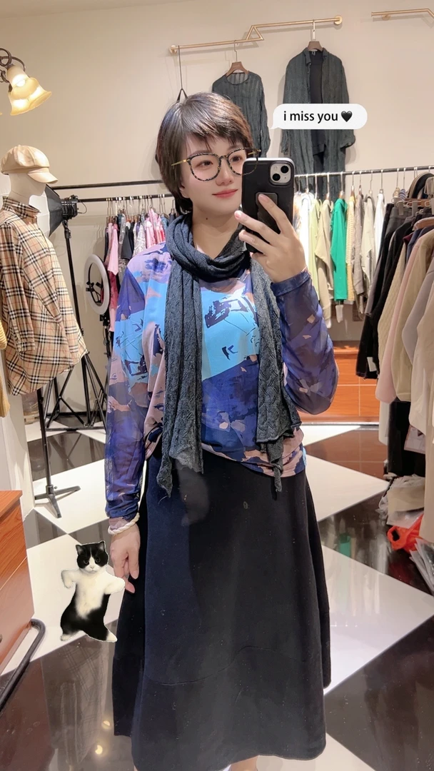 高级感秋冬季小众印花上衣女2024秋季新款独特漂亮减龄上衣弹力大