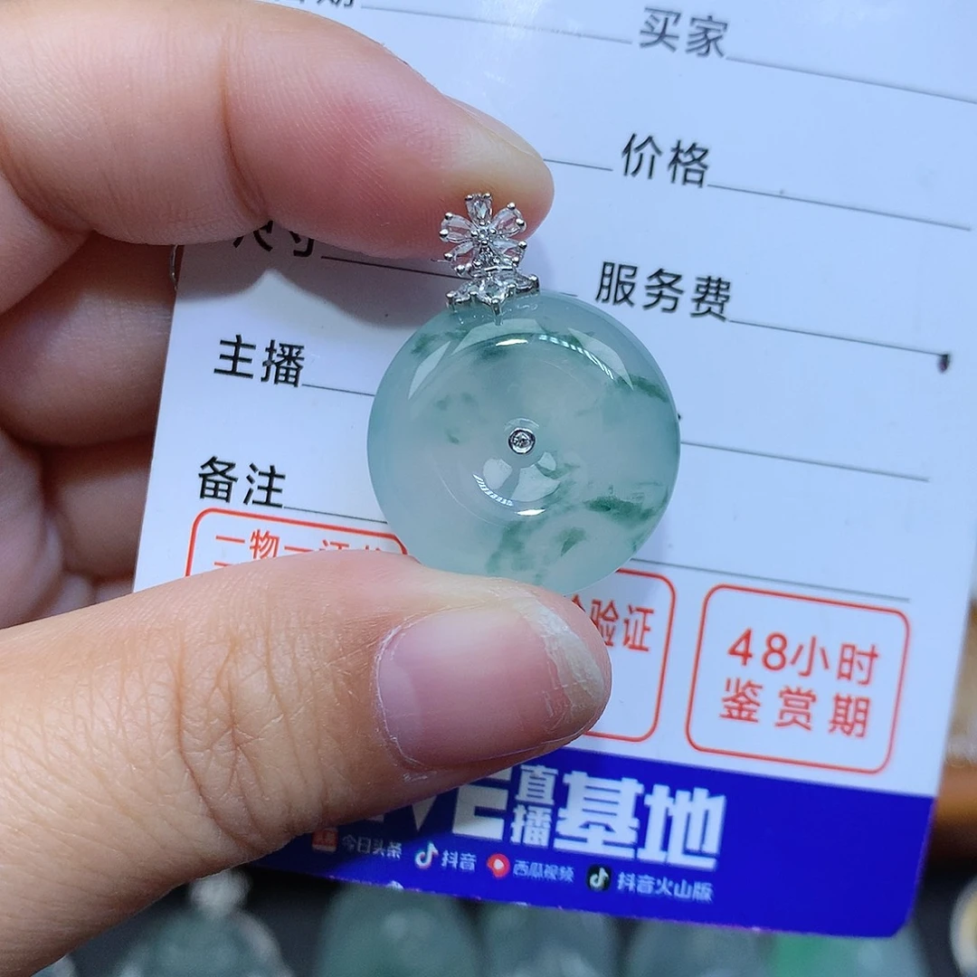 翡翠颈饰18K金镶嵌佛