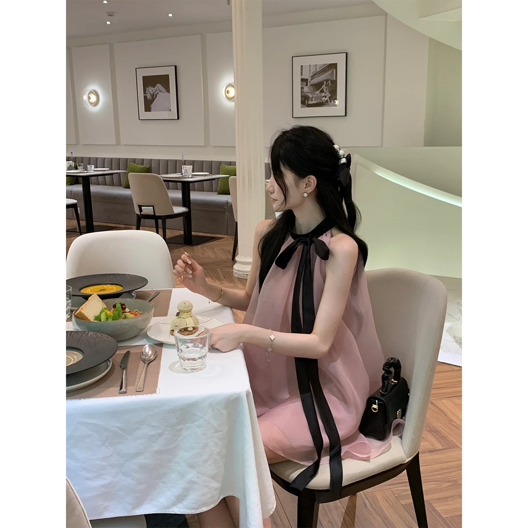 夏季新款温柔风宽松设计感气质挂脖连衣裙甜美网红短款a字裙子女