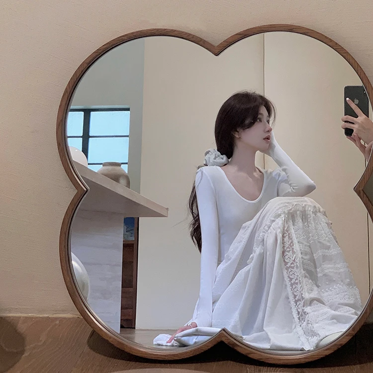 秋冬新款法式气质重工蕾丝拼接设计感连衣裙修身打底内搭长裙子女