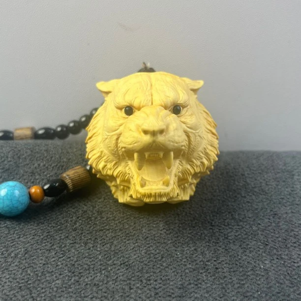 黄杨木虎头挂件手把件木雕工艺品尺寸5cm