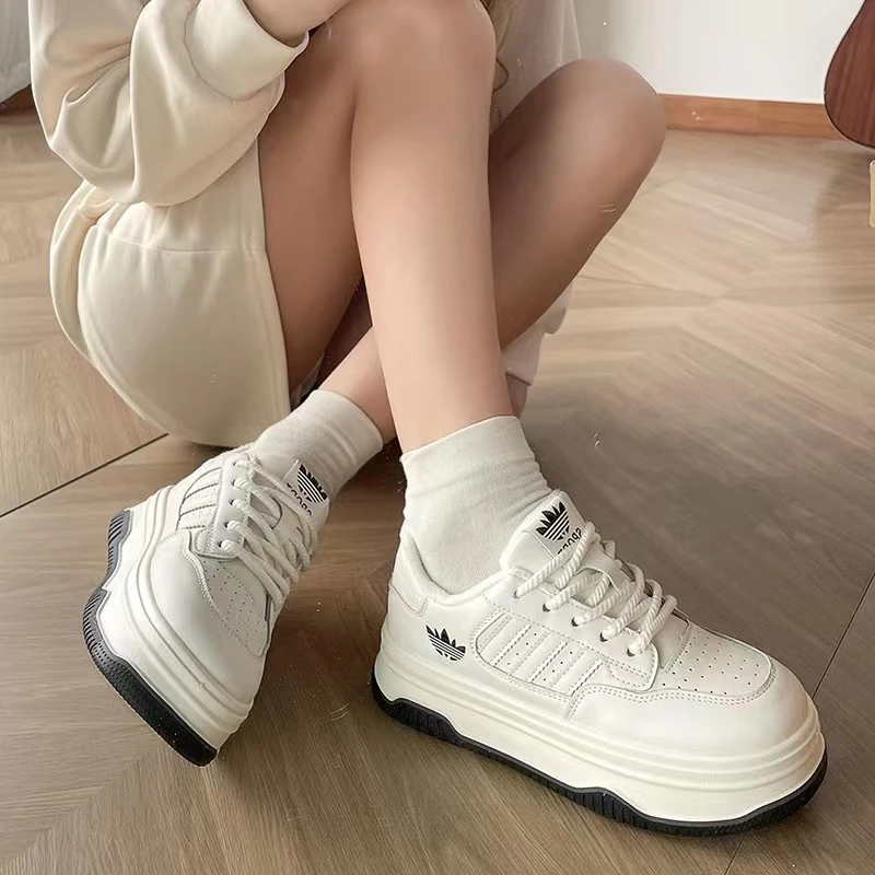 真皮时尚潮流板鞋女运动冬季新款韩版女生百搭拼色厚底小白鞋时尚