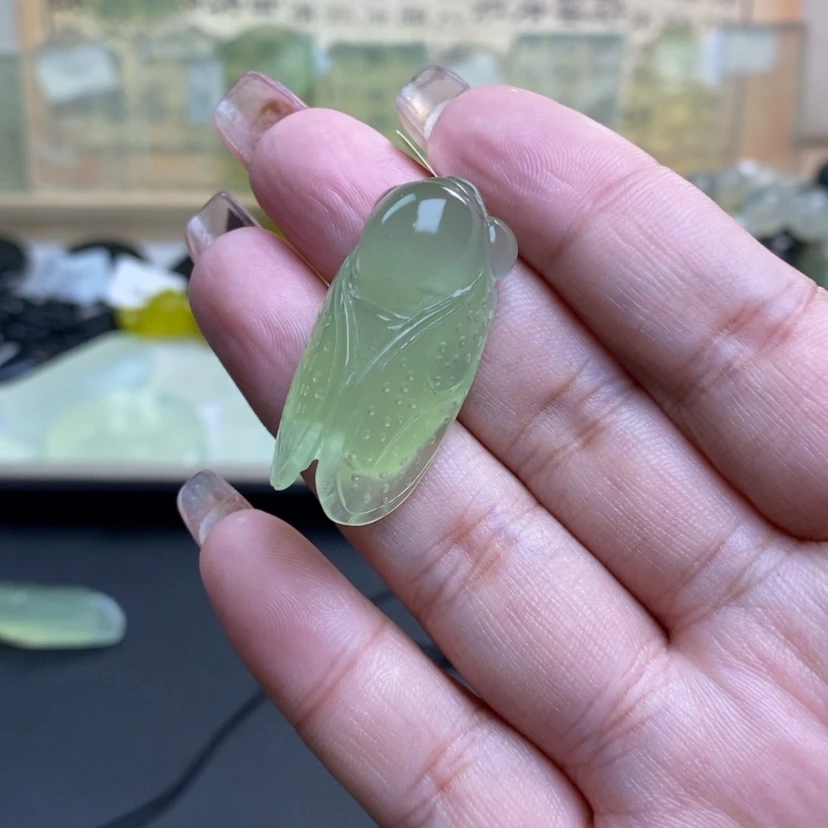 【闪购商品】蛇纹石玉颈饰未镶嵌深**酒