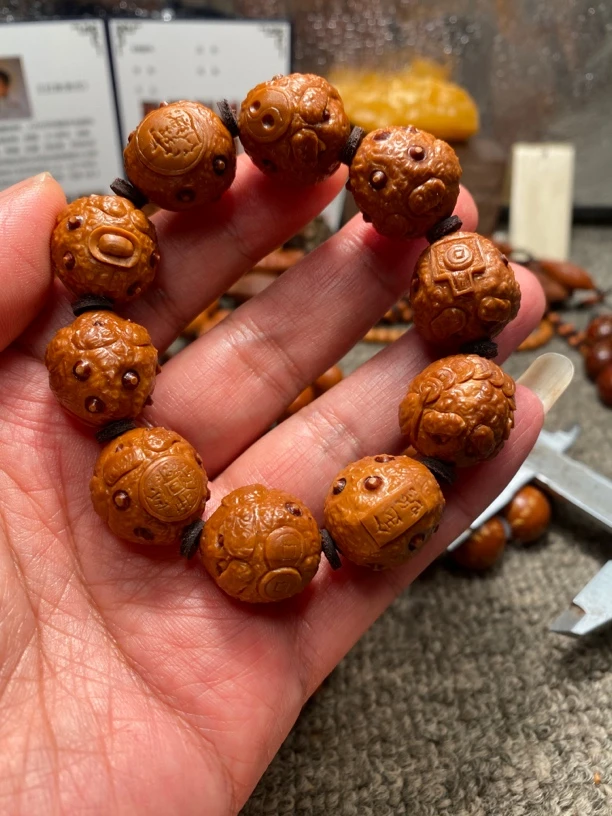 福利苏工核雕纯手工雕刻，招财进宝金蟾手串，油核雕，个性好玩