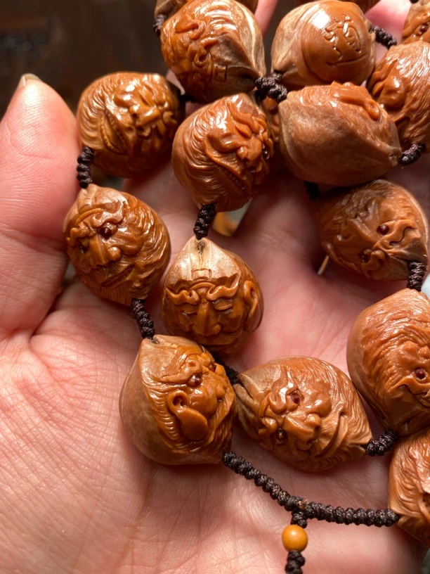 福利苏工核雕，纯手工梅林老铁核雕刻百态钟馗，红润个性立体