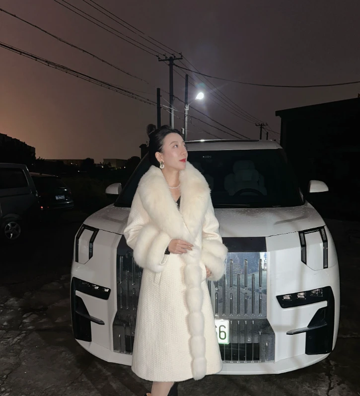 【臻选1】狐狸毛领白长款大衣女装外套