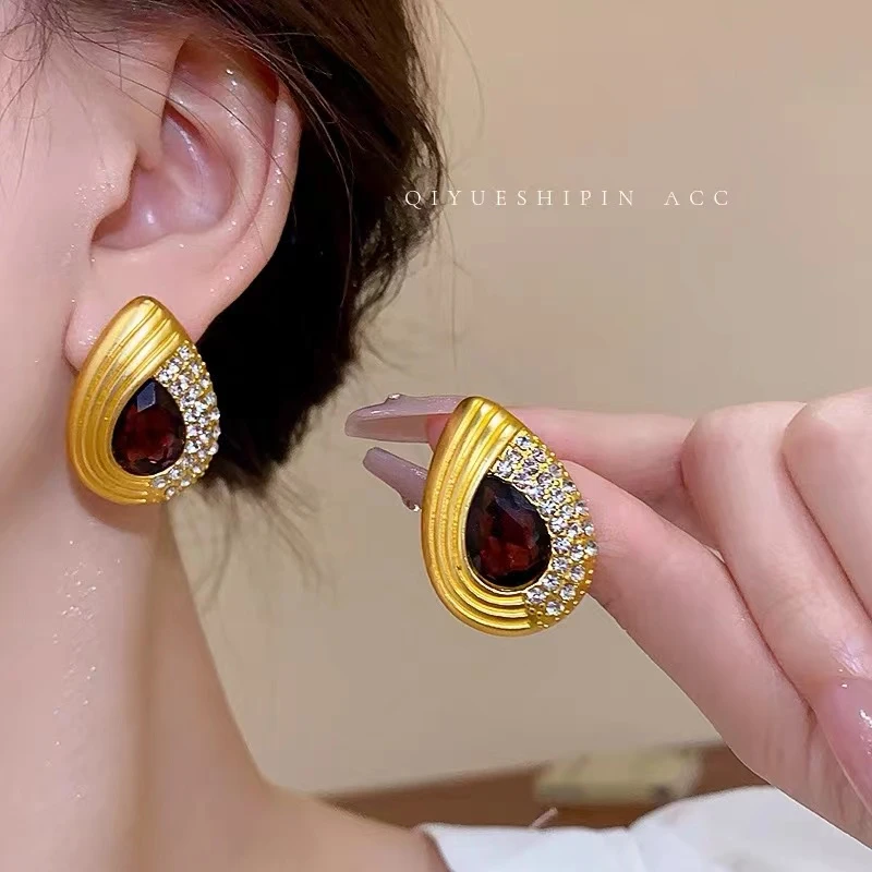 铜合金耳饰 气质轻奢时尚复古法式小众百搭红色耳钉女5139