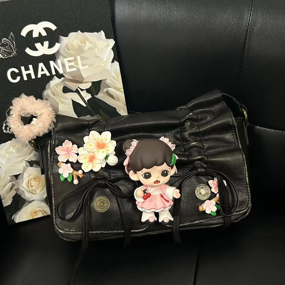原创手工设计潮玩娃包 轻奢小众设计复古擦色褶皱斜挎包