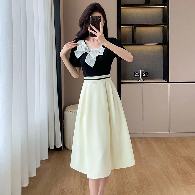 法式方领蝴蝶结连衣裙夏季淑女名媛2024赫本新款气质高级显瘦裙子