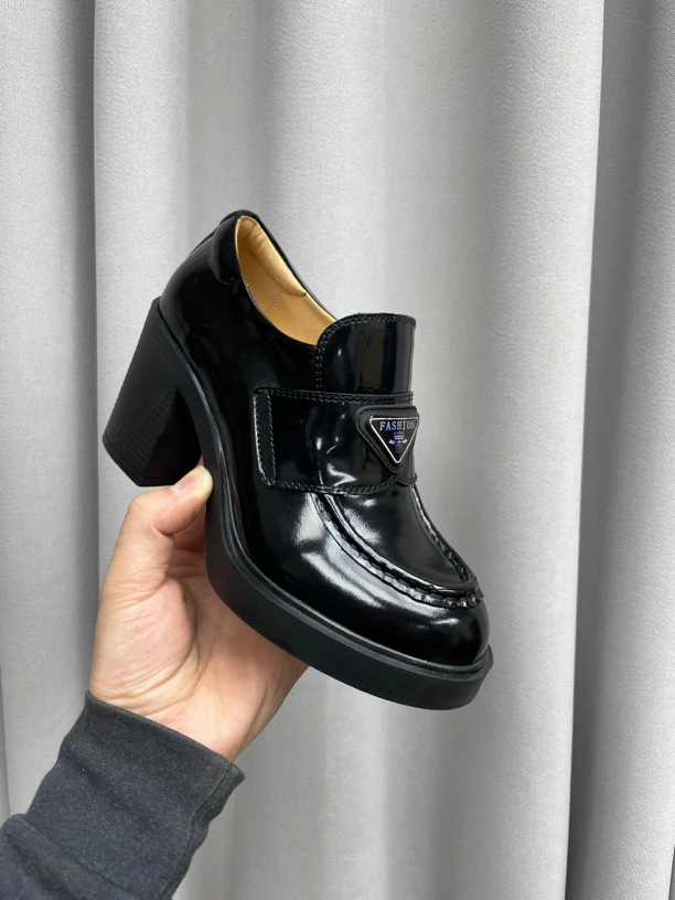 清仓   原创设计早春新款粗圆头跟厚底乐福鞋英伦风黑色漆皮单鞋