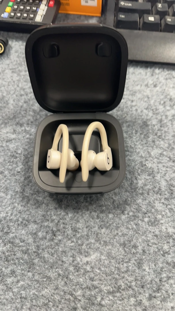 95新  Beats powerbeats 入耳式蓝牙耳机运动