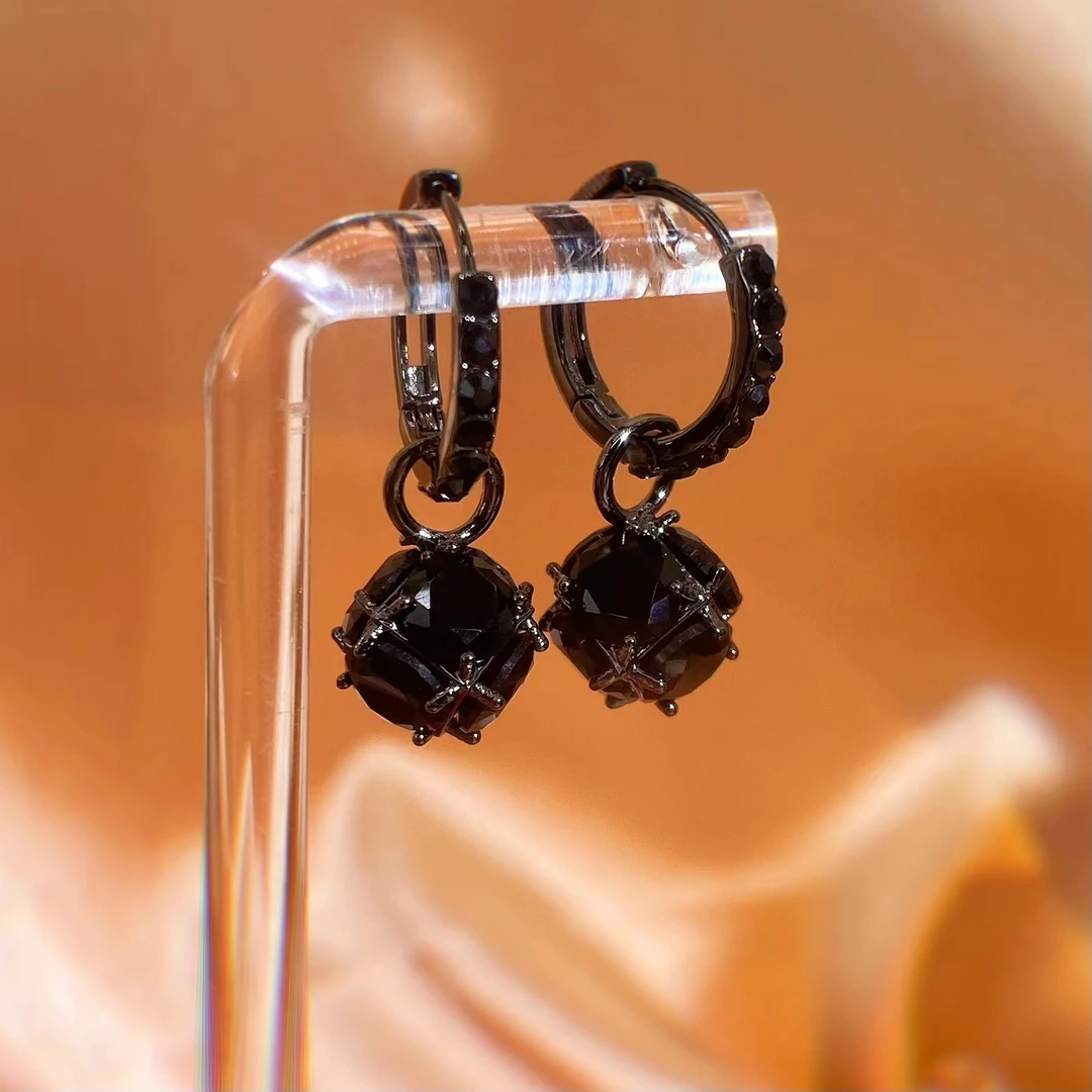 铜合金合成锆石耳饰 橘美KL60 黑色球球百搭时尚设计感精致耳环