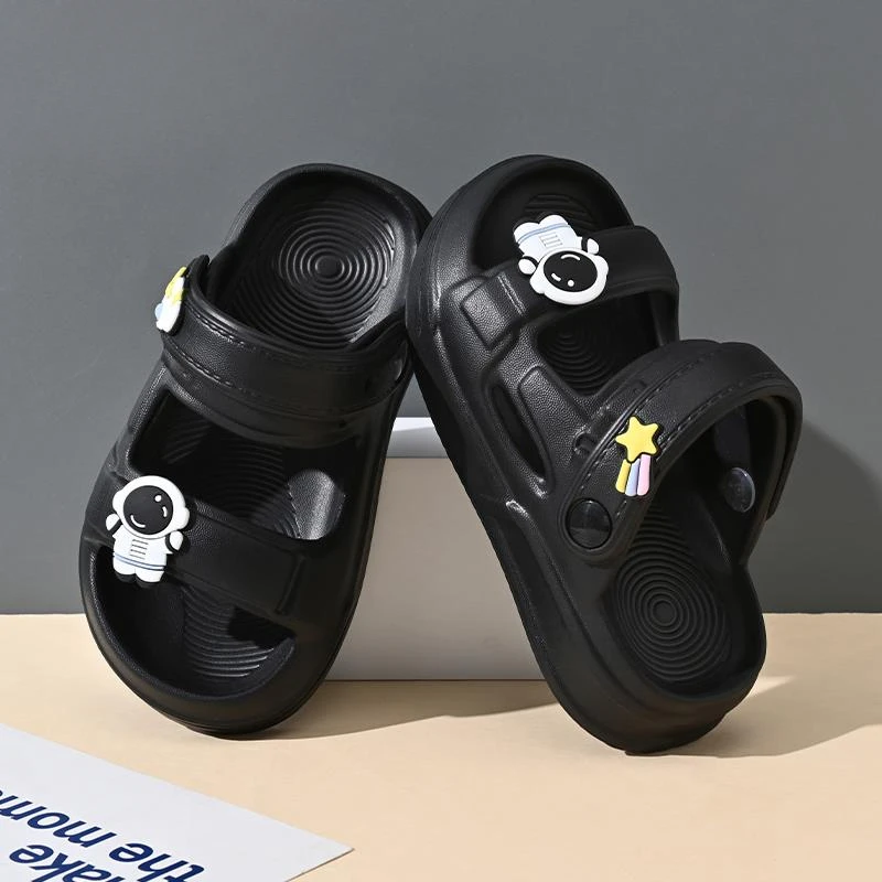 男童凉鞋儿童洞洞鞋宇航员卡通2025款软底防滑外穿男大童小孩耐脏