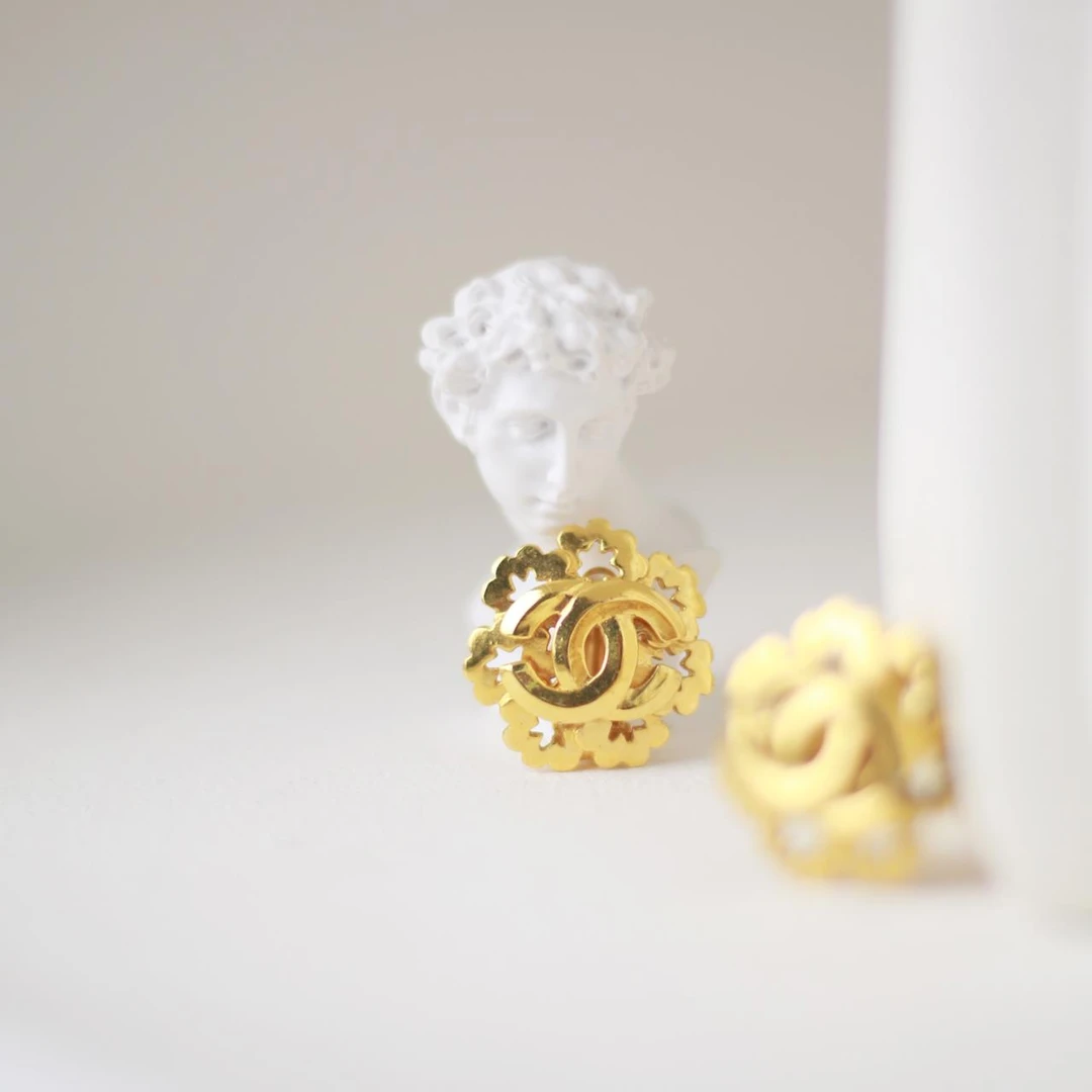 95新 Chanel/香奈儿 花纹耳夹金色中古百搭时尚气质简约小香风