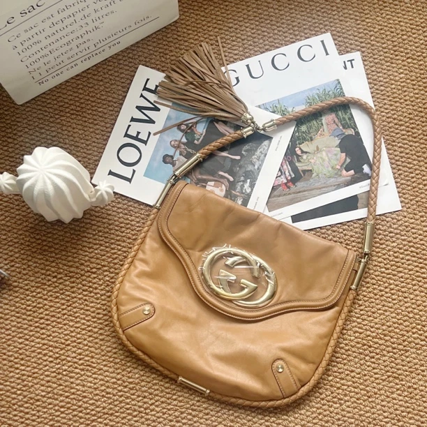 95新 GUCCI/古驰 Gucci奶茶色双G皮鞭腋下包7916497