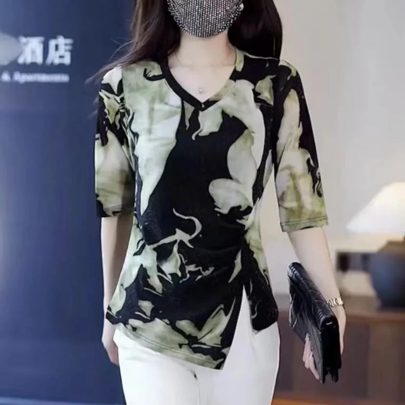 C5599（2）时尚百搭夏季新款花色显瘦气质印花女士V领上衣小衫