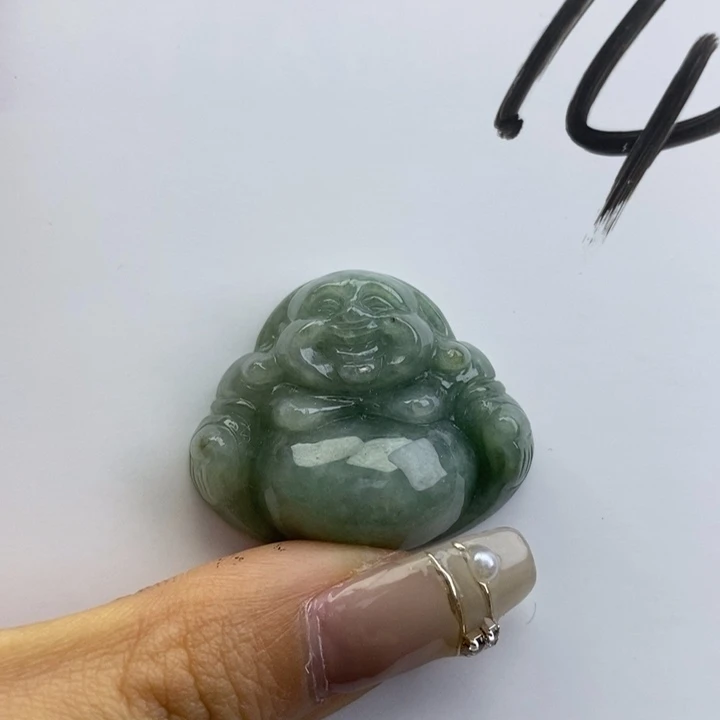 翡翠颈饰未镶嵌佛公
