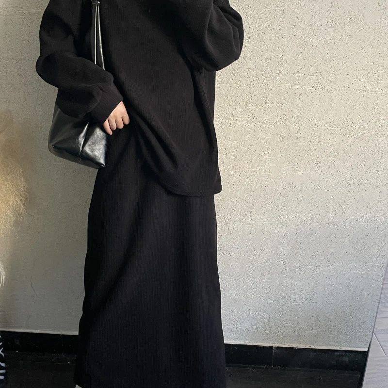 【 雨•美 推荐 】2316黑色韩系简约百搭后开衩加绒裙子套装