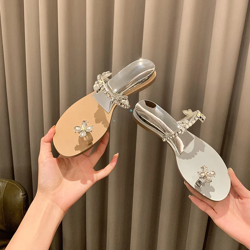 【茵茵家】梦游夏日~花钻扣坡跟套趾平底拖鞋女凉拖外穿夏季新款