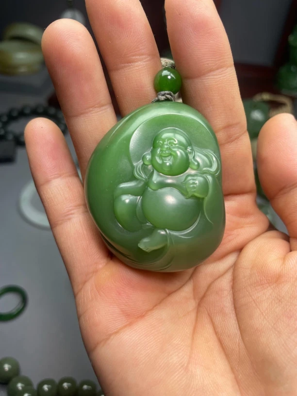 和田玉碧玉老料粉绿佛公挂件