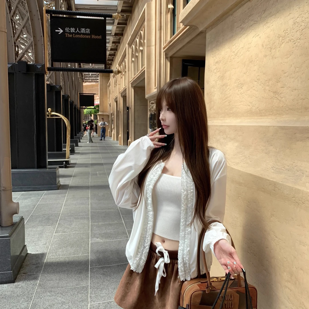 CHICYOU 白色木耳边日常休闲显瘦衬衫外套+真两件仿麂皮半身短裙