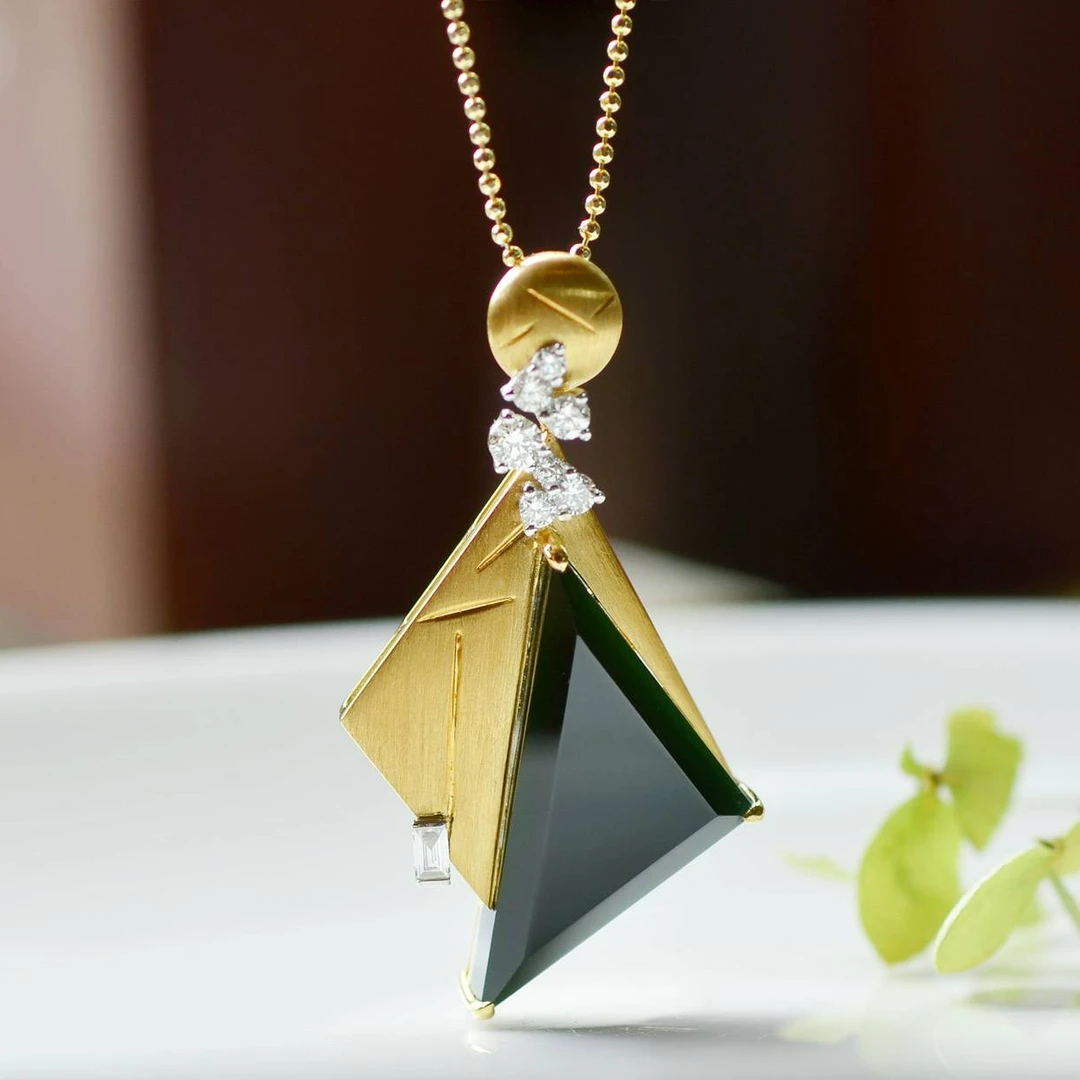 缅甸翡翠A货G18K墨翠随形挂坠