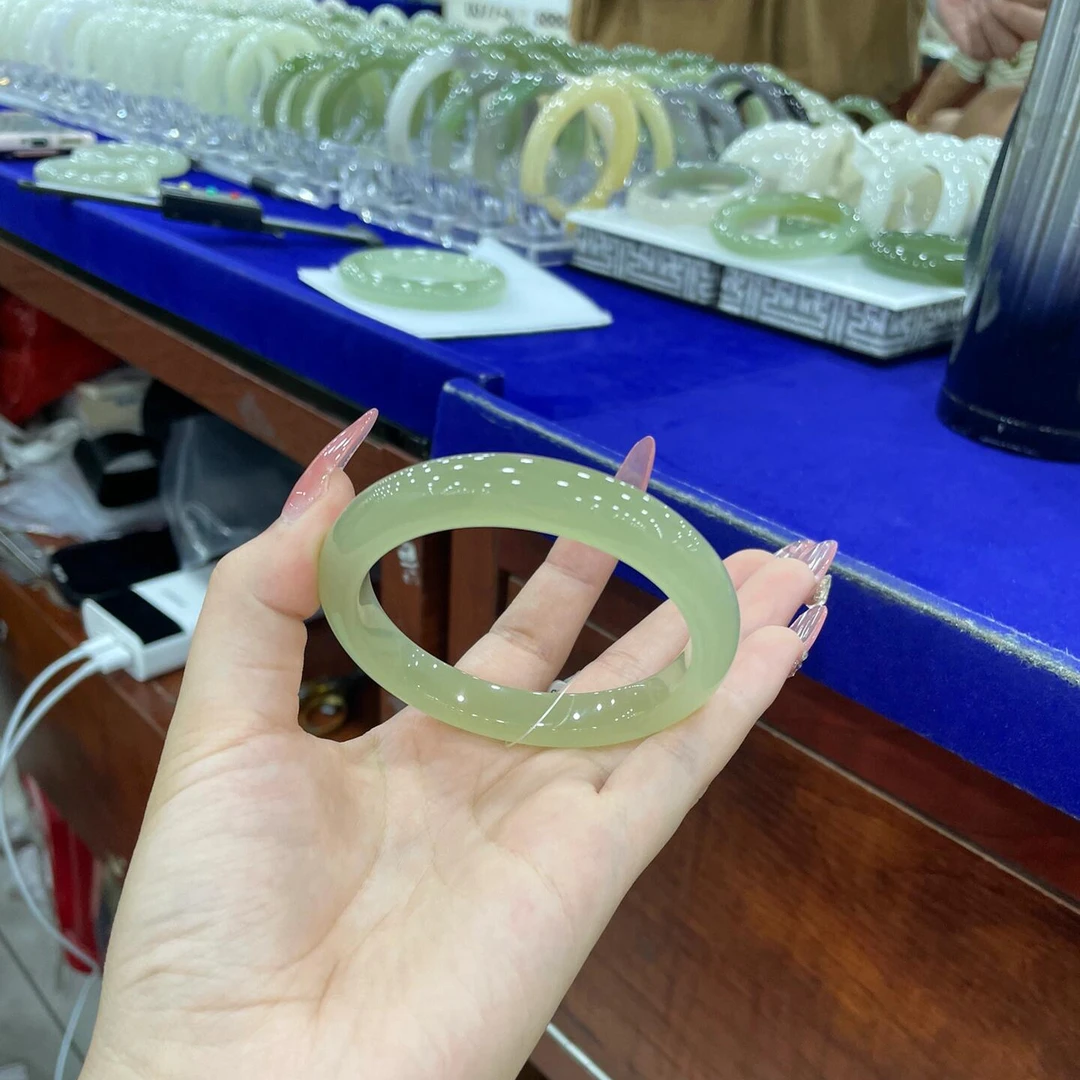 正品保障天然晴水玛瑙玉髓手镯高档女士轻奢珠宝玉镯多样性发一