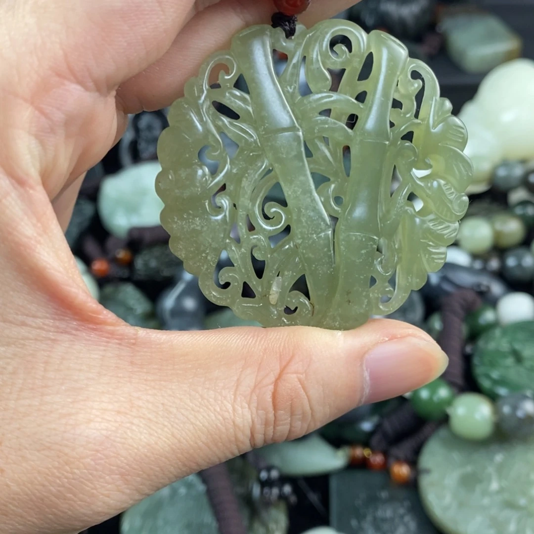 石英质玉颈饰合金