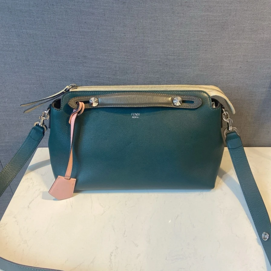 95新 FENDI/芬迪 芬迪斜挎包/1049 8771