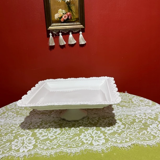 爱娜孜白色浮雕囊盘13寸高脚托盘正方形托瓷盘加厚方盘家用客厅摆
