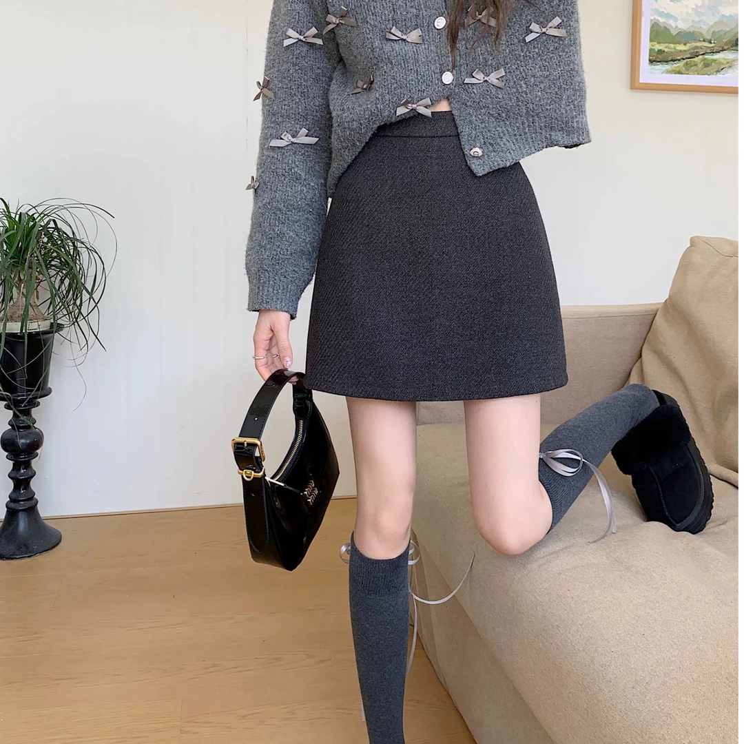 灰色毛呢半身裙春秋经典百搭A字短裙2025新款黑色显瘦高腰包臀裙