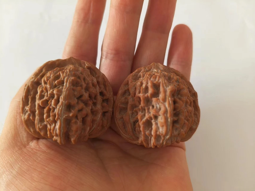 文玩核桃:四座楼、粗筋、饱满，易上手