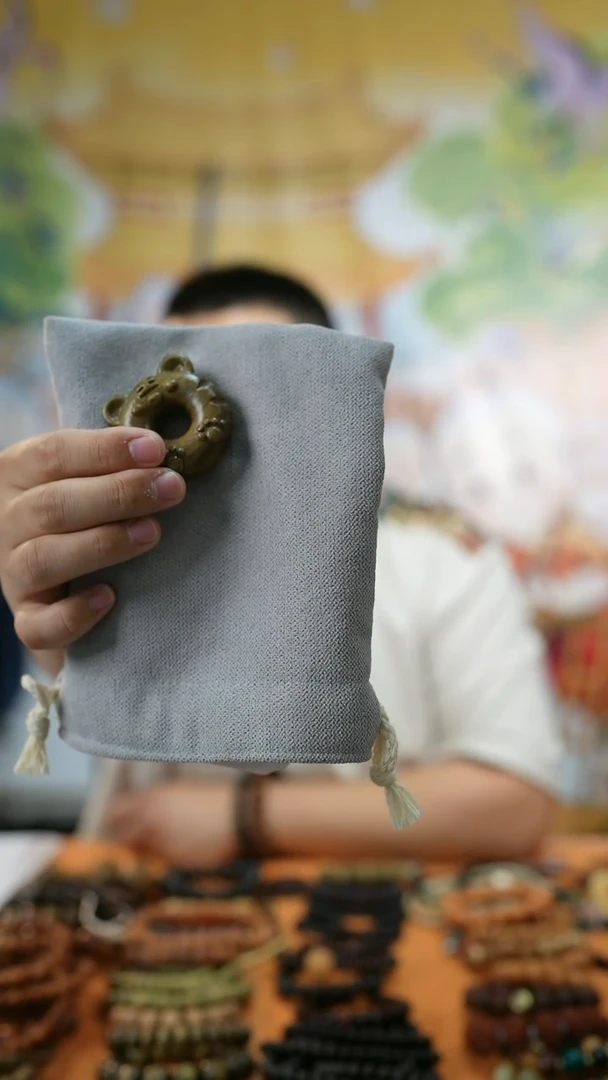 【闪购商品】绿檀把件绿檀甜甜圈小虎