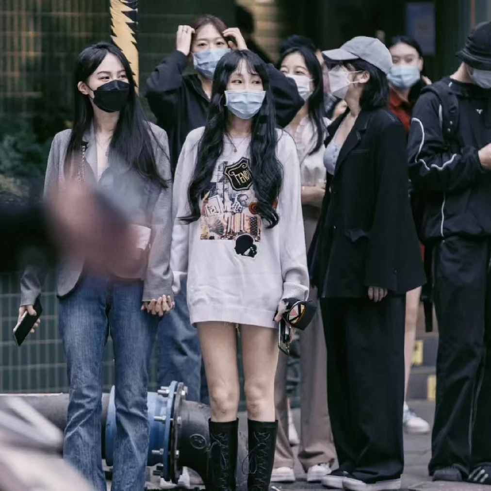 亿颗潮奢 99新 雪儿 芬迪 纯色印花图案圆领长袖毛衣48码 E00178