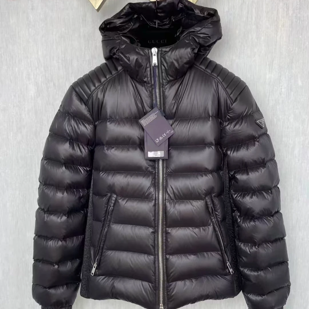 全新未使用 亿颗潮奢普拉达  经典三角标戴帽羽绒服    CA102 46