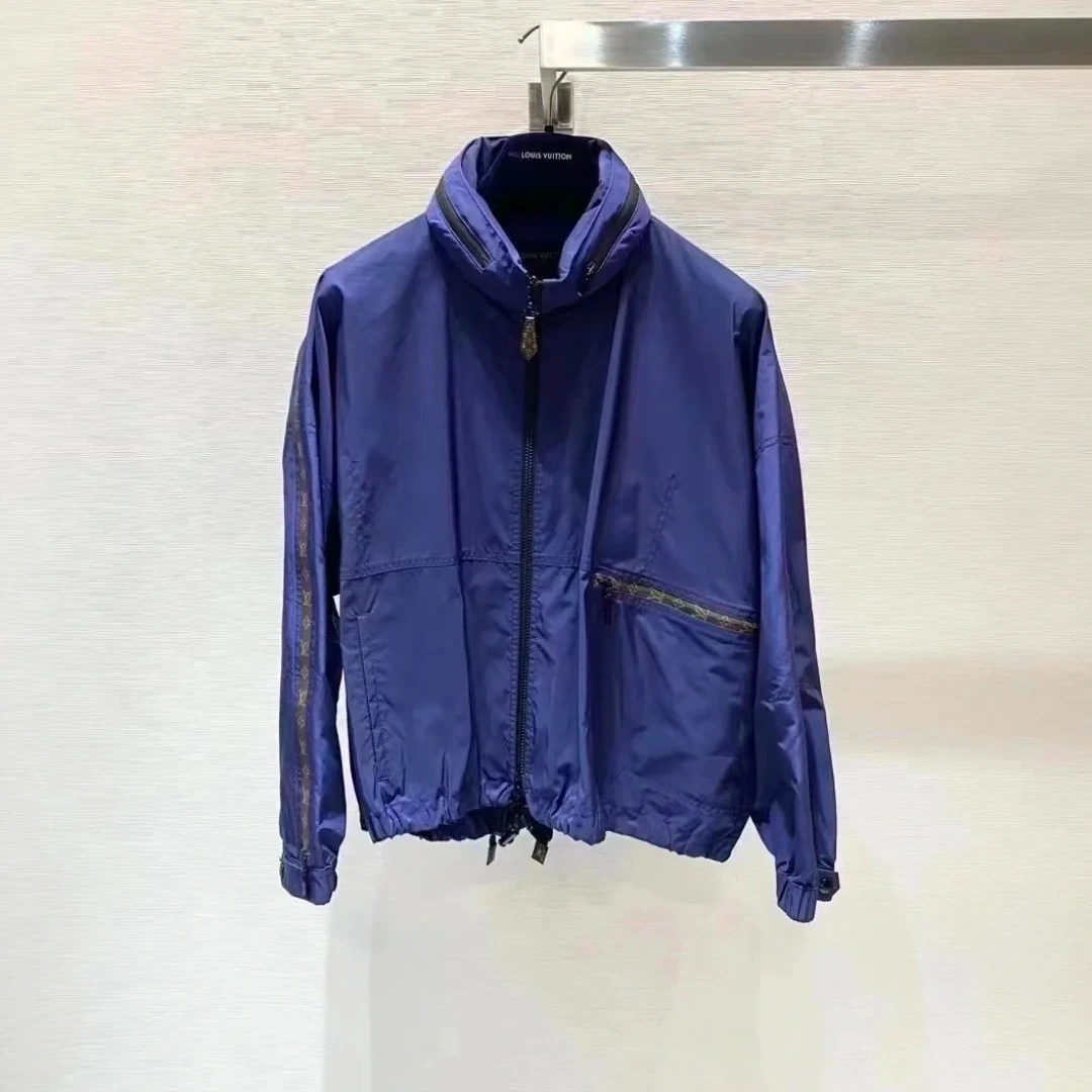 亿颗潮奢 99新 miya LV 蓝色款袖边拼接老花连帽冲锋衣外套 Y260