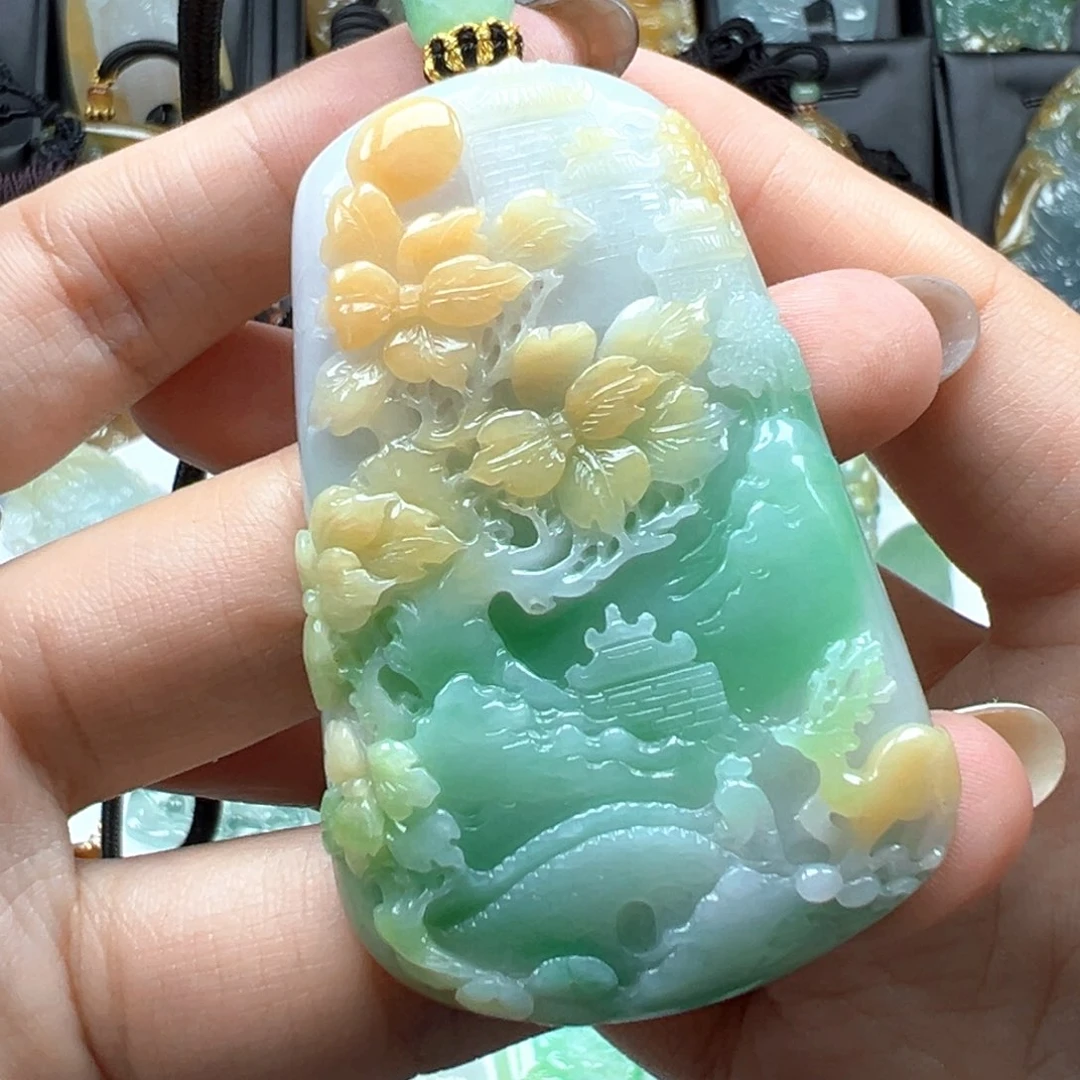 翡翠颈饰未镶嵌山水