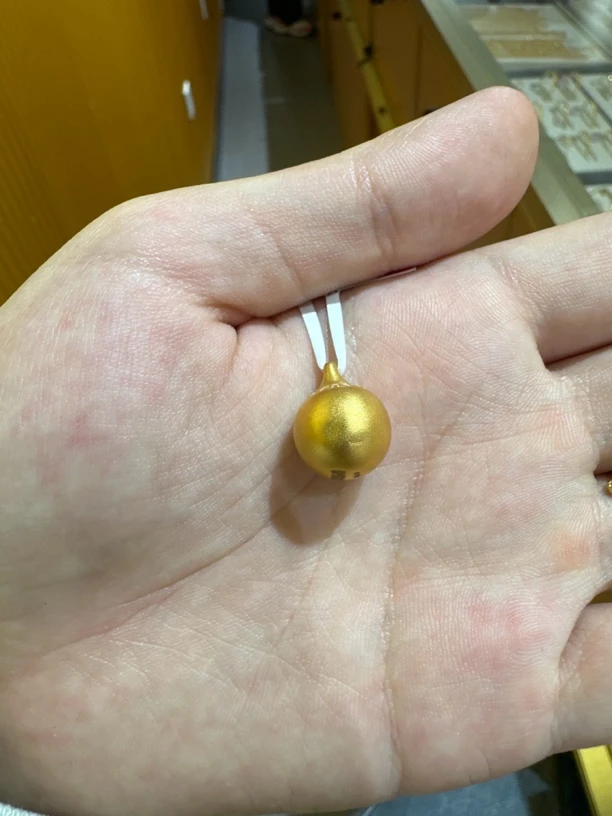 足金有求必应吊坠瑕疵