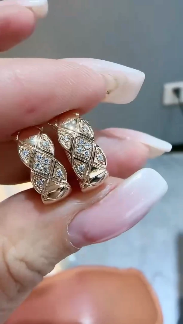 【闪购商品】钻石格子耳扣18K金镶嵌.