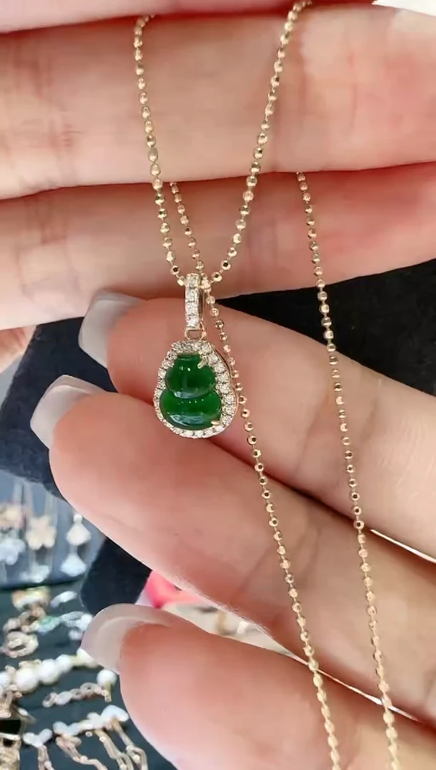 【闪购商品】翡翠葫芦吊坠+珠珠链18K金镶嵌.