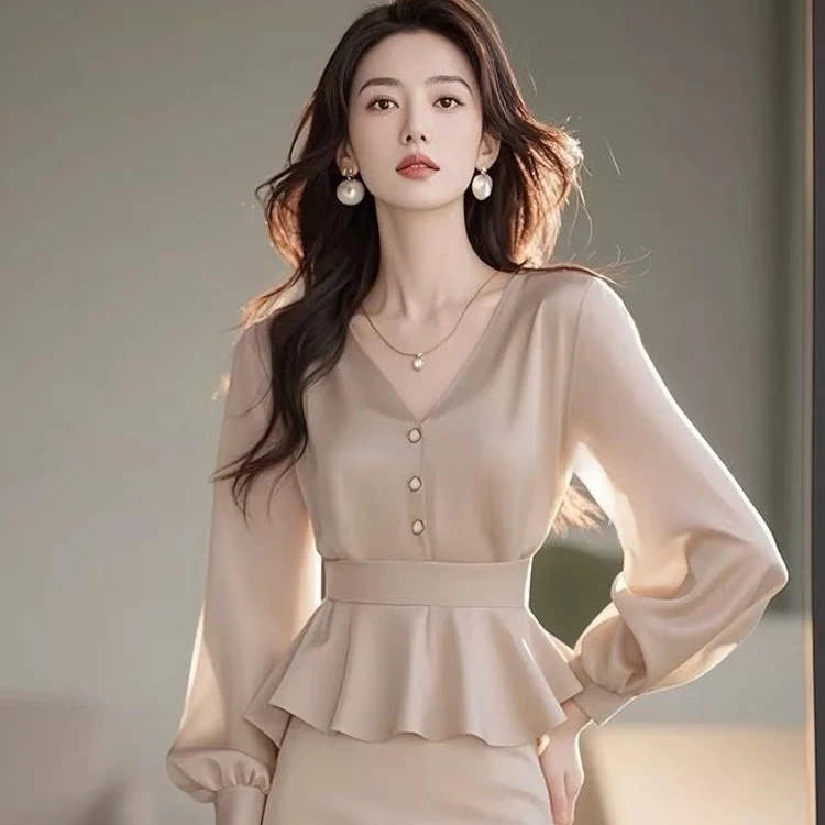 2025早秋穿搭盐系炸街法式独特绝美卡其色衬衫裙子两件职业套装女