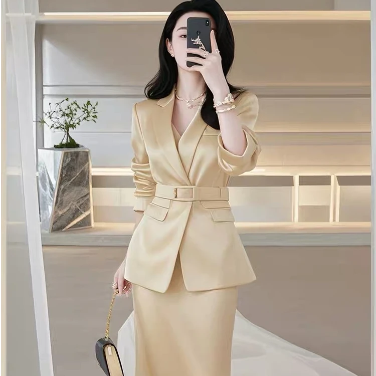 今年流行高端气场女神范高级感正式场合大方得体又a显瘦套装秋