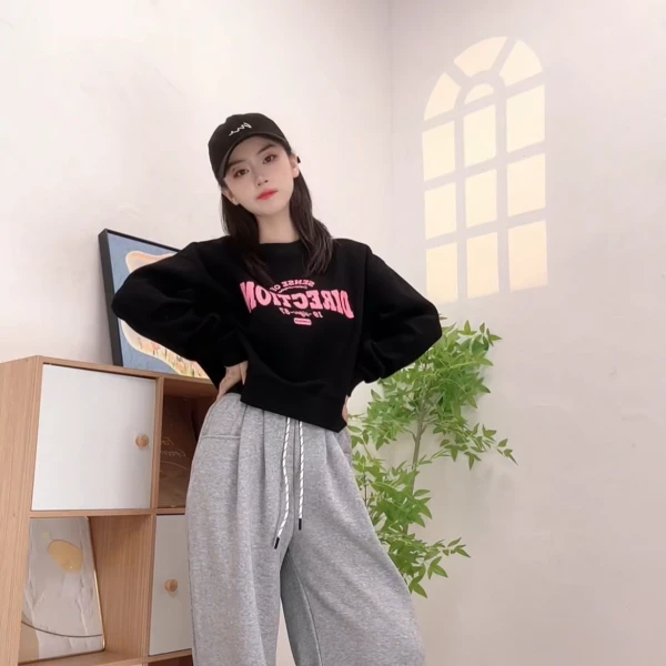 2024早秋新款小个子短款卫衣女时尚百搭不挑人设计感卫衣8015