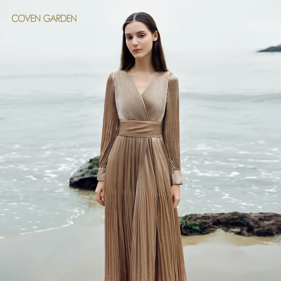 哥文花园 V型大翻领收腰设计休闲长袖连衣裙 CLA4082160