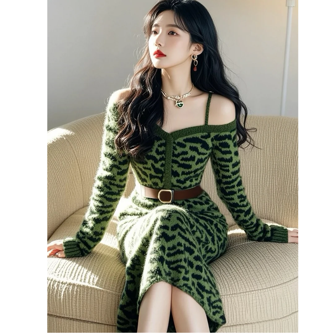 时尚露肩虎纹针织连衣裙秋冬小众不撞款别致绝美御姐风情万种裙子